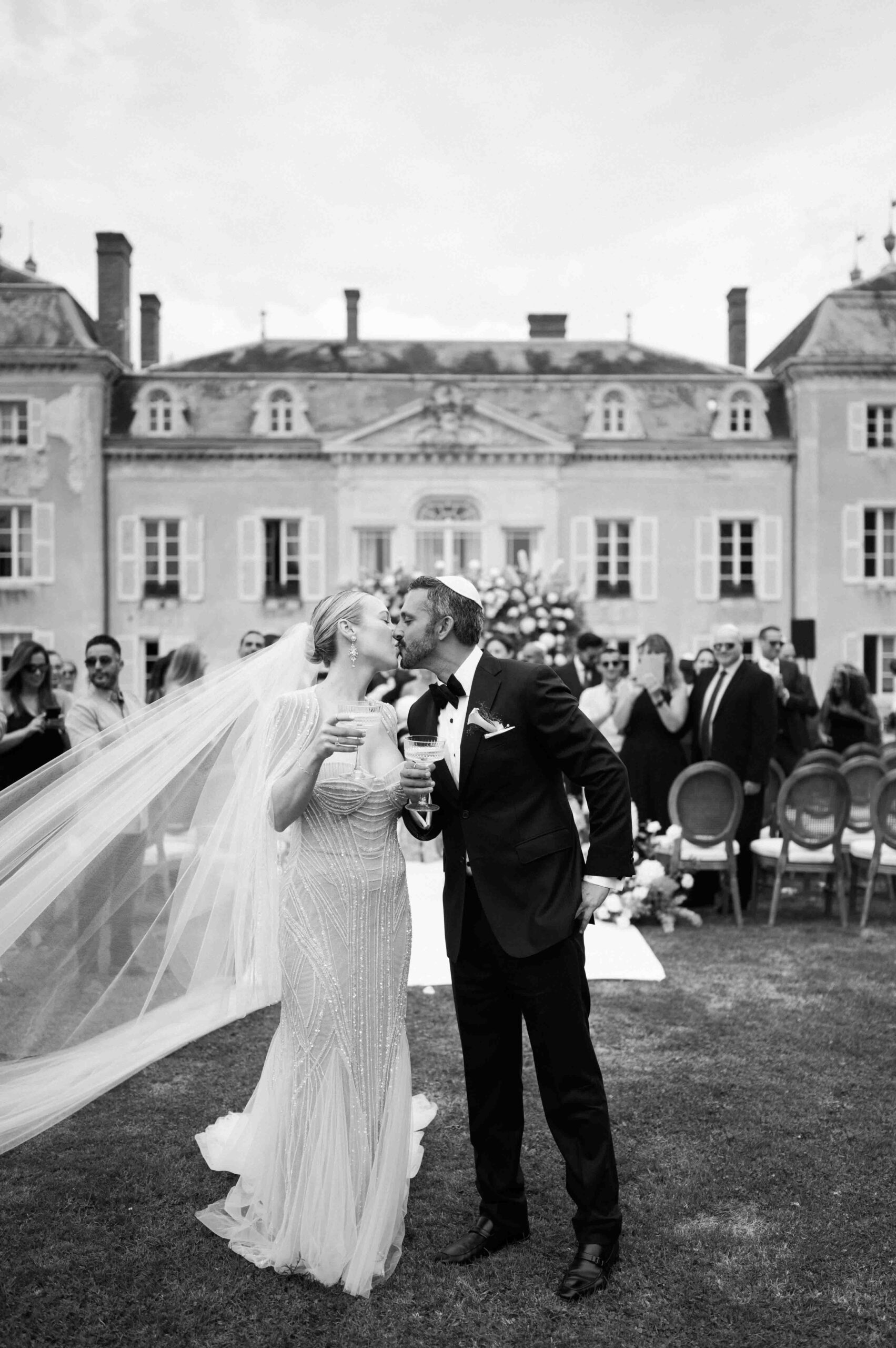 AMERICAN WEDDING IN CHATEAU DE VARENNES